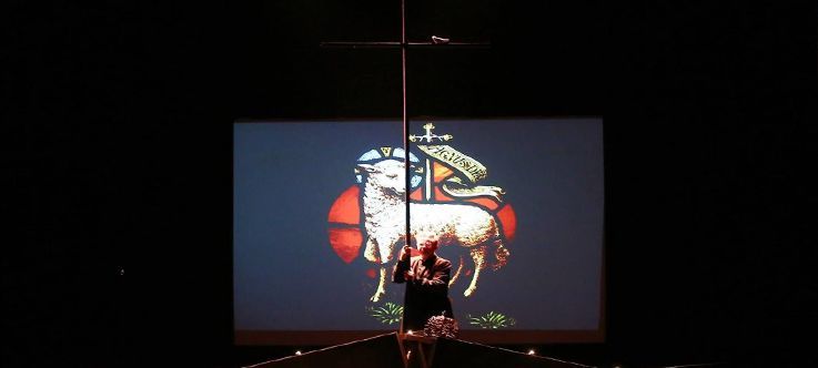 Nacionalinės dramaturgijos festivalis „Pakeleivingi“ (2019) /  Vidmanto Fijalkausko monospektaklis „Lietuvą ir lietuvius mylėjau“