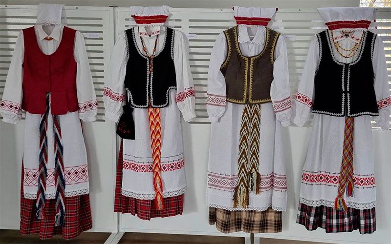Lietuvių tautinių kostiumų paroda