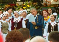 Šimtas anykštėnų gieda Antano Baranausko „Anykščių šilelį“