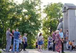 Vyskupo A. Baranausko paminklas - Publika
