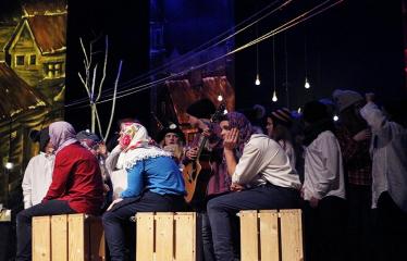 Troškūnų vaikų ir jaunimo teatro studijos „Mes“ spektaklis „Vienos nakties istorija“ - Spektaklio akimirka