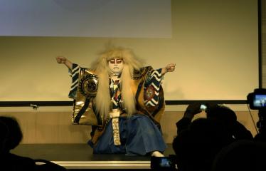 Japoniškų šokių, tradicinio teatro grimo ir kimono pristatymas - Takamasa Fudžima - Pasirodymas
